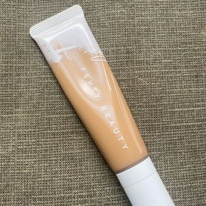 Fenty Beauty Pro Filt’r Hydrating Foundation in Shade 300